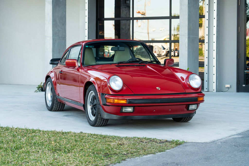 Porsche 911 Carrera 3.2 (US)