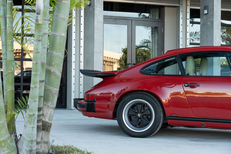 Porsche 911 Carrera 3.2 (US)