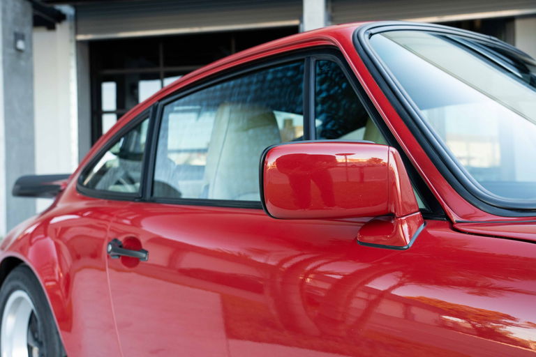 Porsche 911 Carrera 3.2 (US)