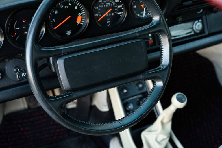 Porsche 911 Carrera 3.2 (US)