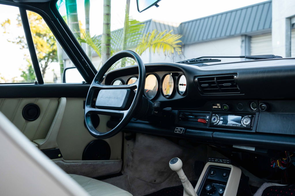 Porsche 911 Carrera 3.2 (US)