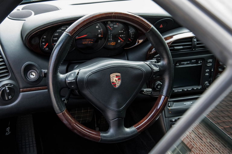 Porsche 996 Carrera 4