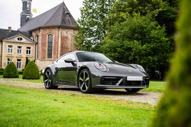 Porsche 992 Carrera