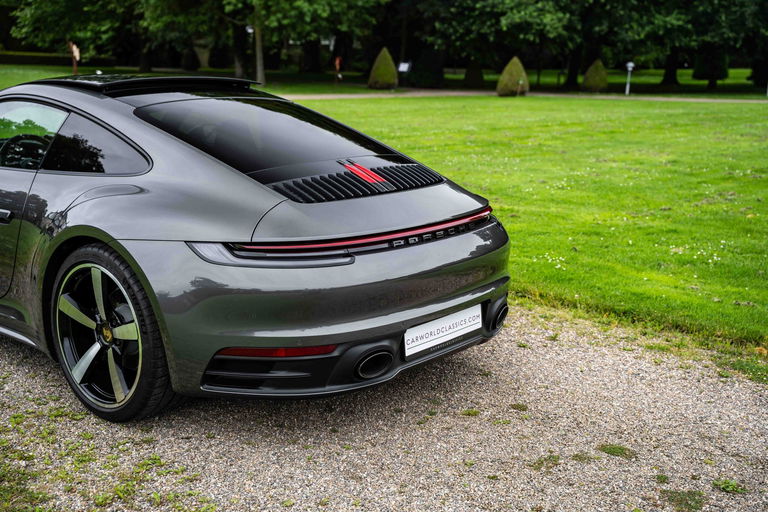 Porsche 992 Carrera