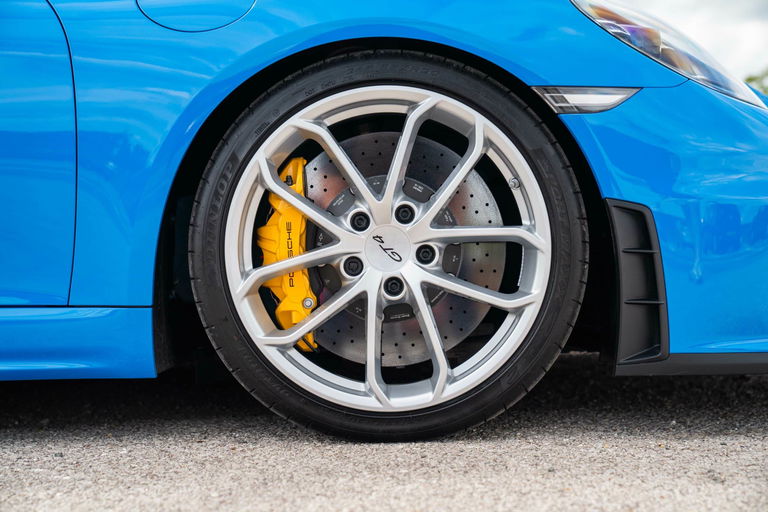 Porsche 718 Cayman GT4