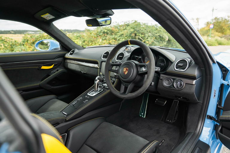 Porsche 718 Cayman GT4