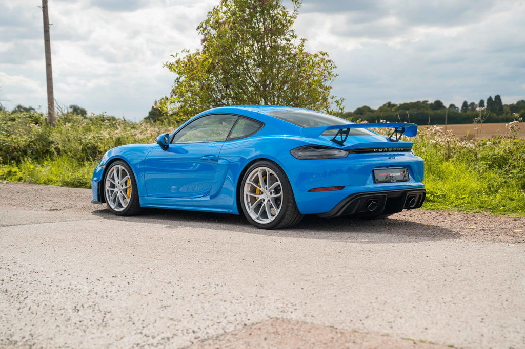 Porsche 718 Cayman GT4