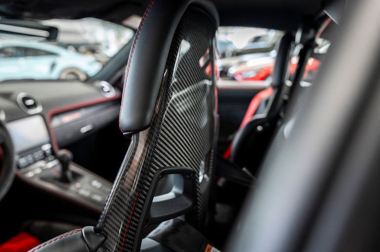 Porsche 718 Cayman GT4