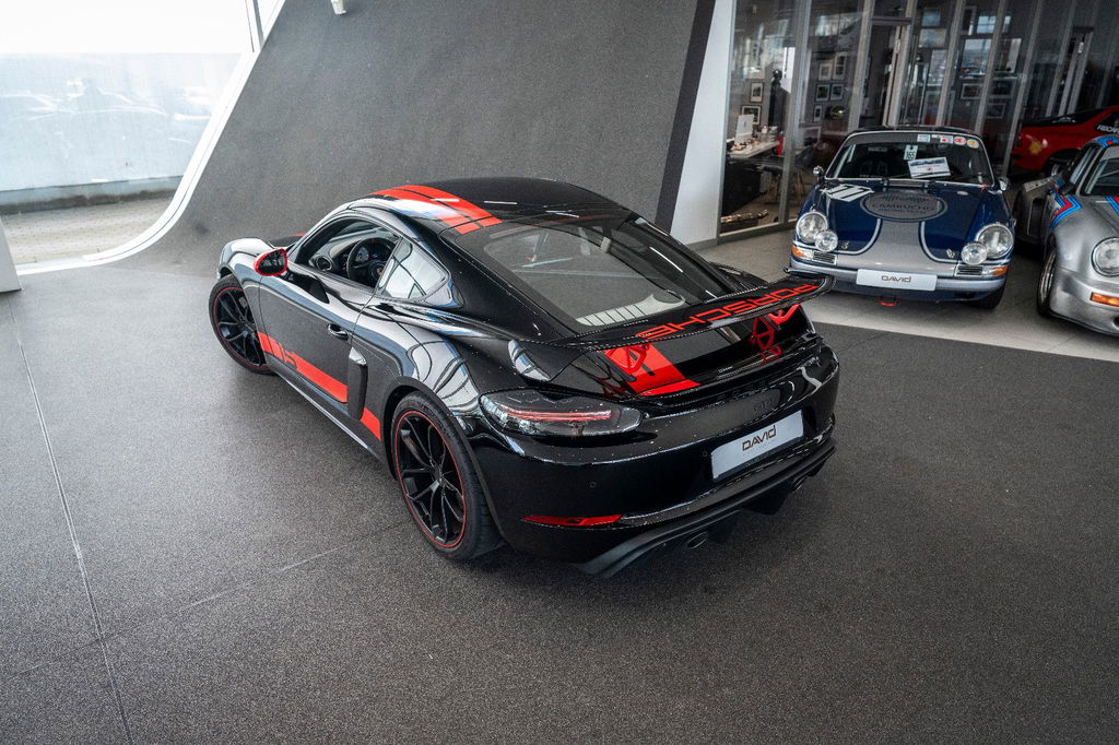Porsche 718 Cayman GT4
