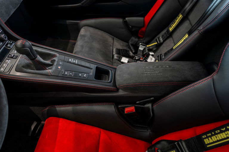 Porsche 718 Cayman GT4