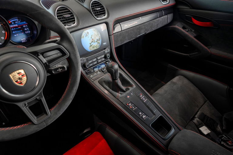 Porsche 718 Cayman GT4