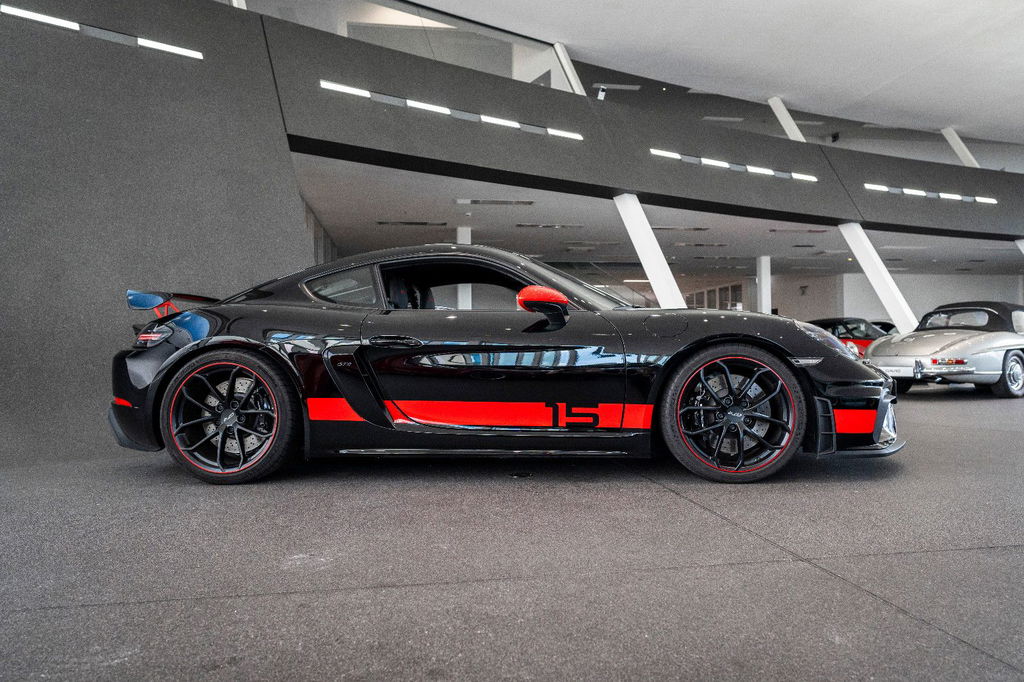 Porsche 718 Cayman GT4