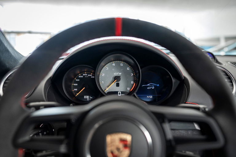 Porsche 718 Cayman GT4