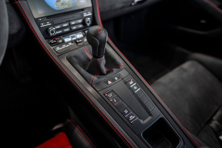 Porsche 718 Cayman GT4