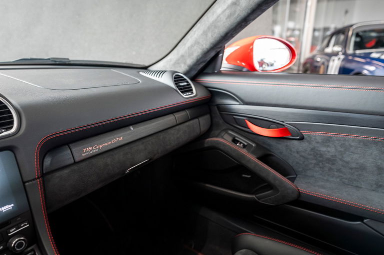 Porsche 718 Cayman GT4