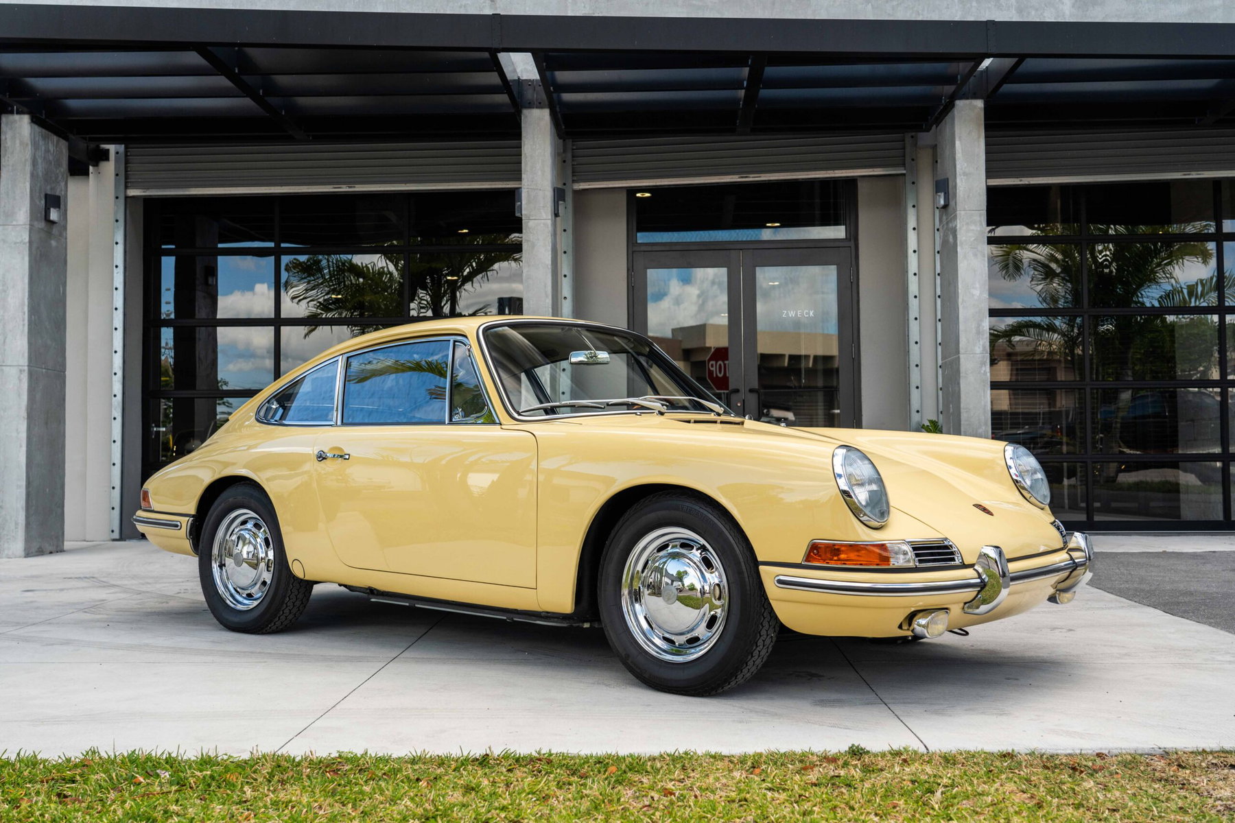 Porsche 911 (F-Modell) 1965 - elferspot.com - Marketplace for