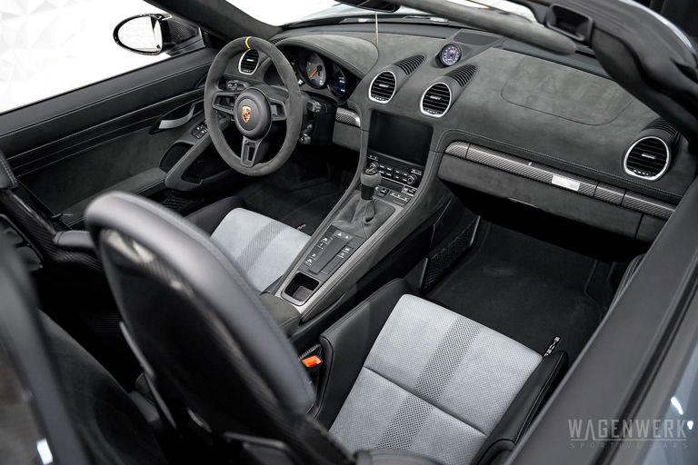 Porsche 718 Spyder RS