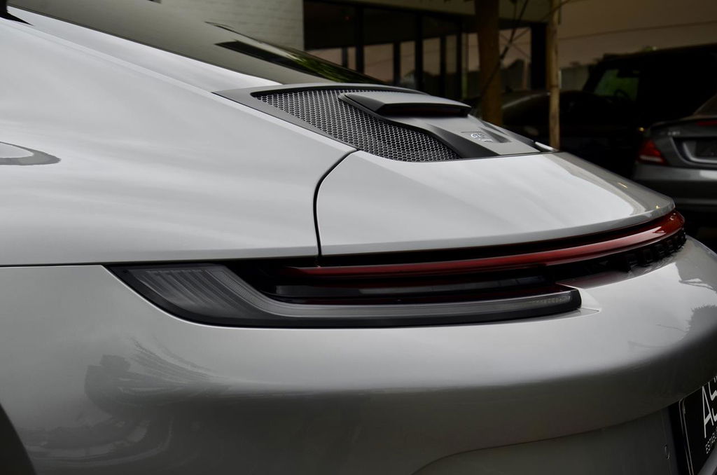 Porsche 992 GT3 Touring