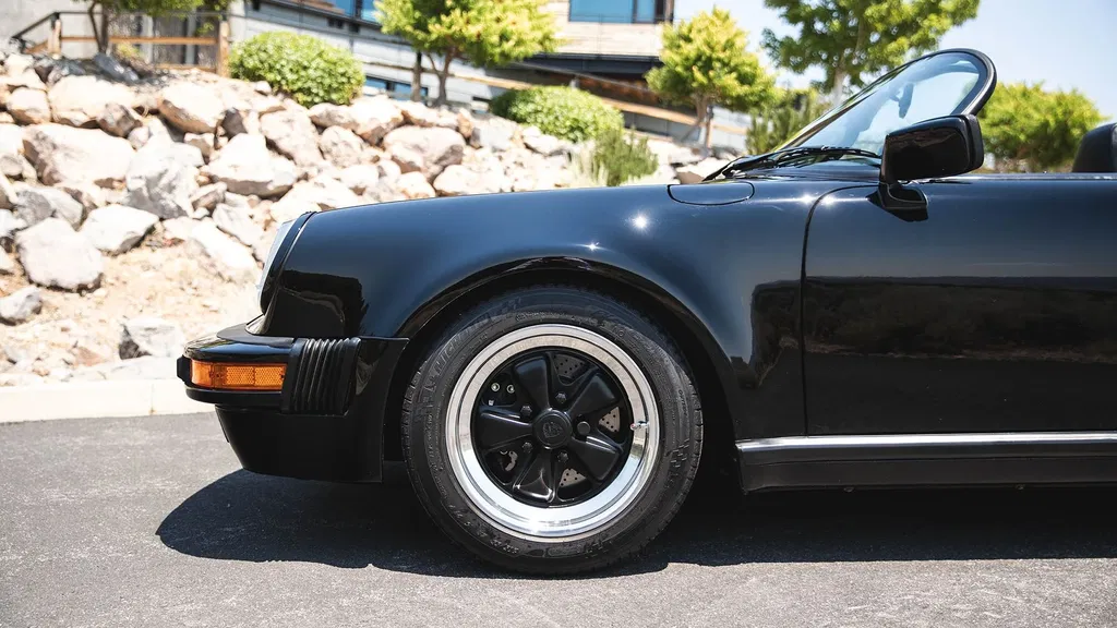 Porsche 911 Carrera 3.2 Speedster (US)