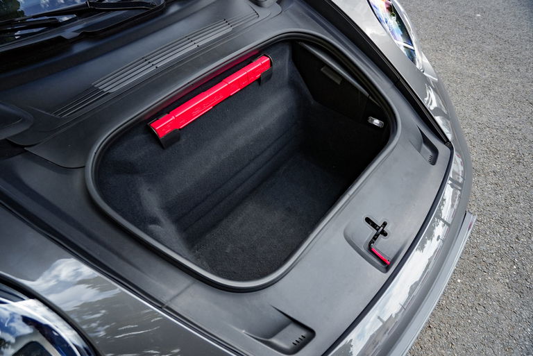 Porsche 992 Carrera 4