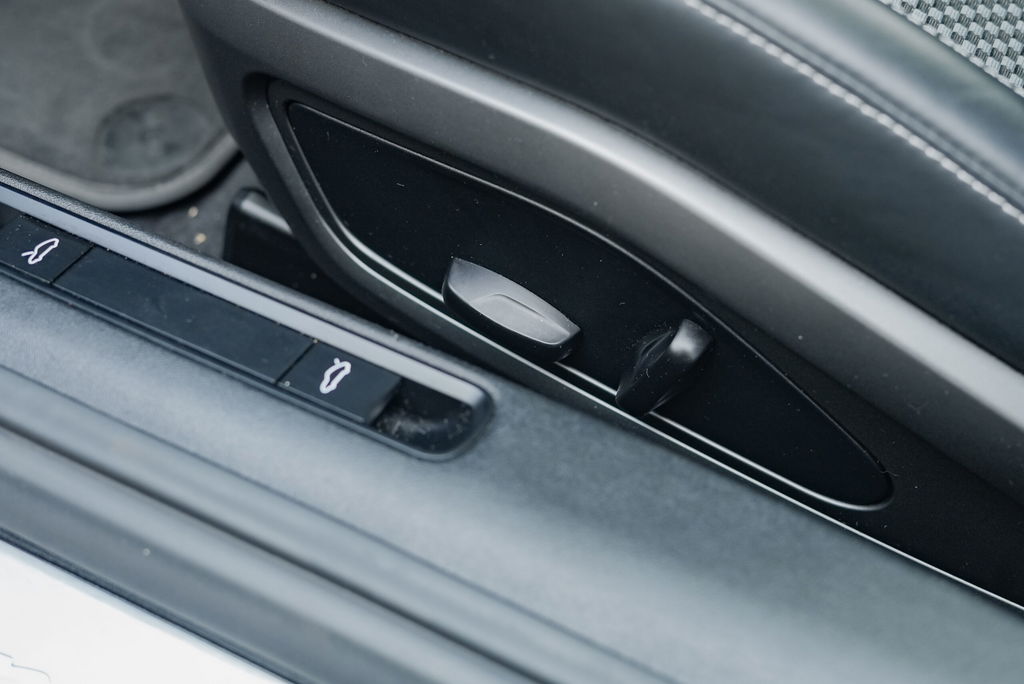 Porsche 992 Carrera 4