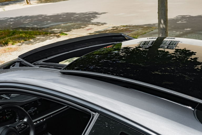 Porsche 992 Carrera 4