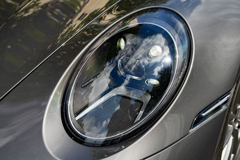 Porsche 992 Carrera 4