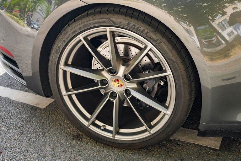 Porsche 992 Carrera 4