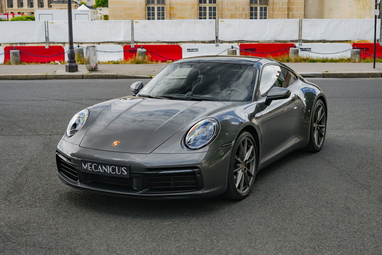 Porsche 992 Carrera 4