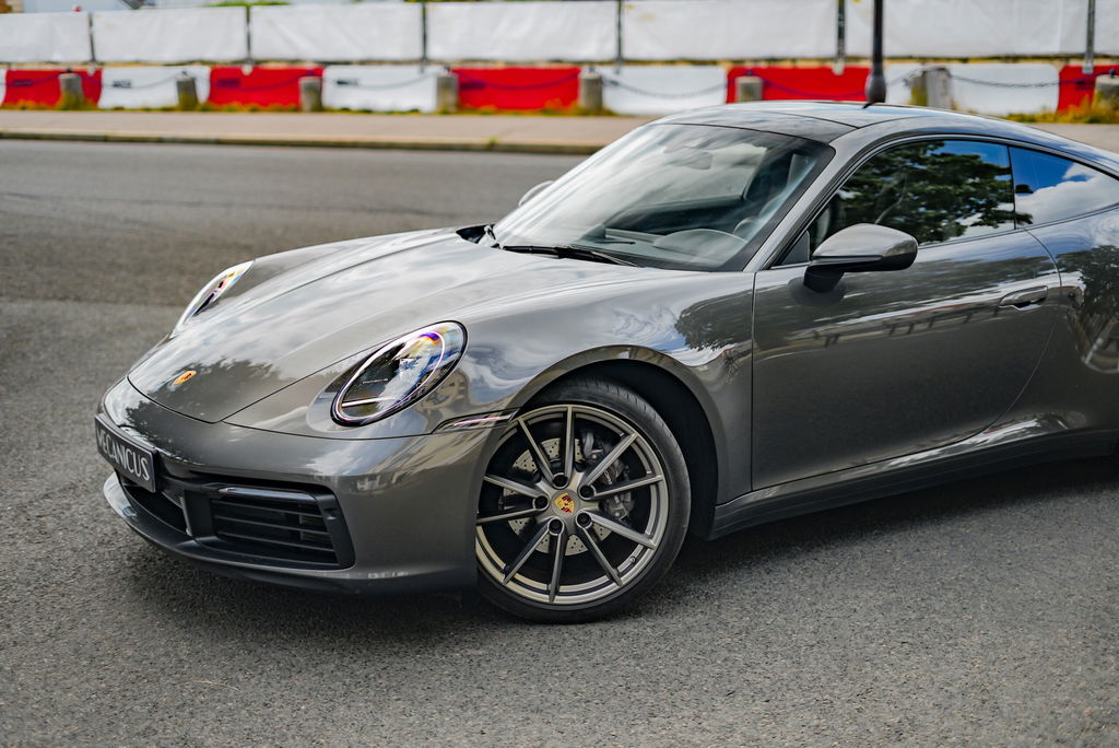 Porsche 992 Carrera 4