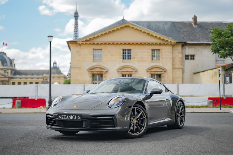 Porsche 992 Carrera 4