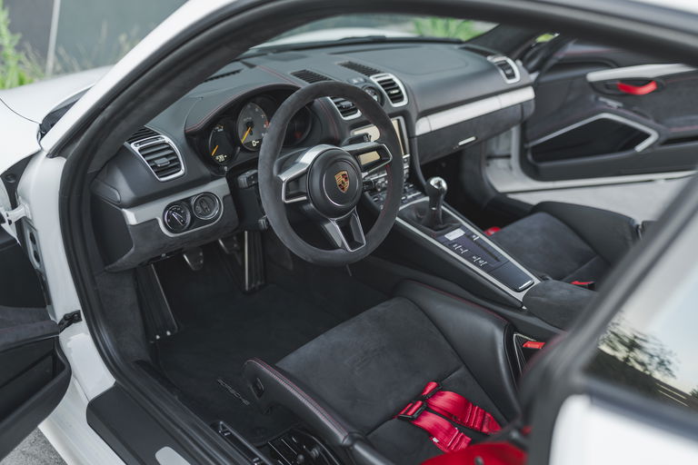 Porsche 981 Cayman GT4