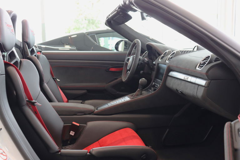 Porsche 718 Spyder RS