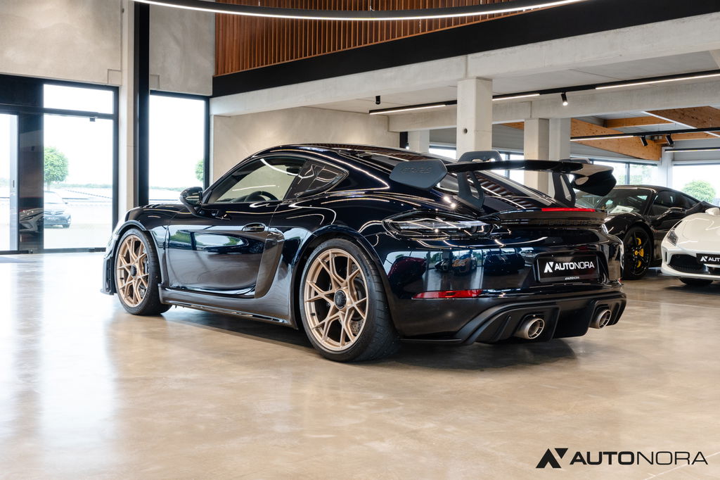 Porsche 718 Cayman GT4 RS