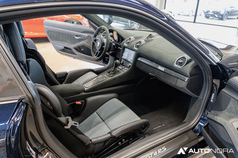 Porsche 718 Cayman GT4 RS