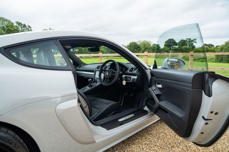 Porsche 718 Cayman GT4