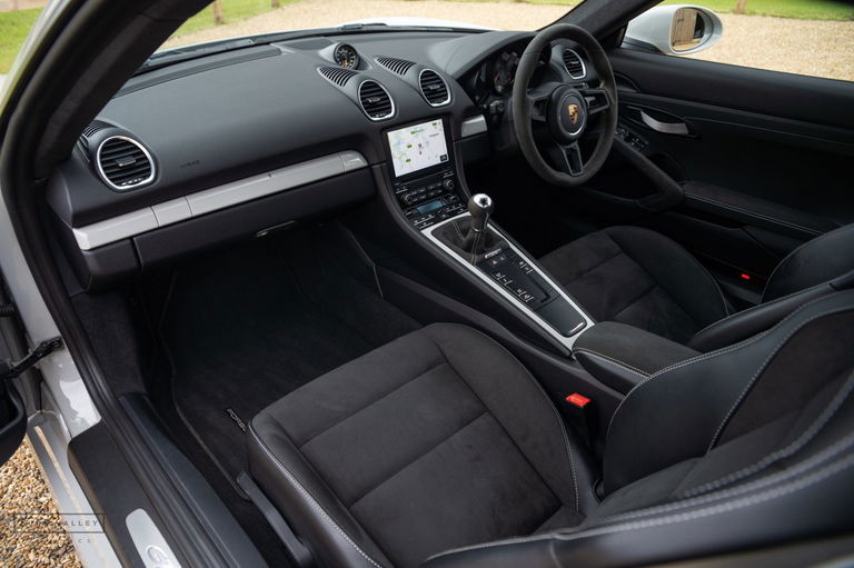 Porsche 718 Cayman GT4