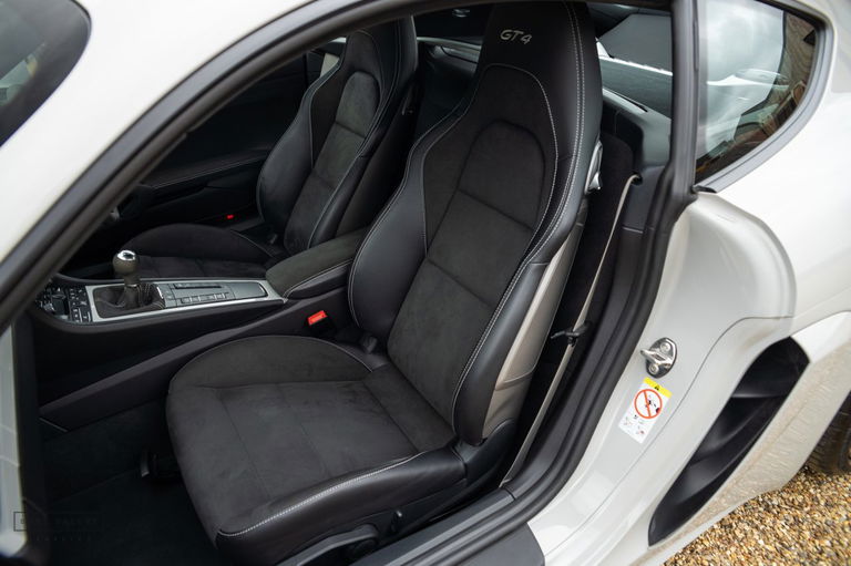 Porsche 718 Cayman GT4