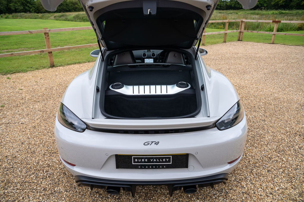 Porsche 718 Cayman GT4