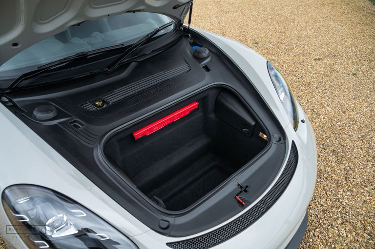 Porsche 718 Cayman GT4