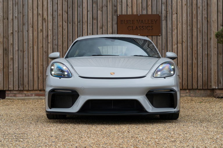 Porsche 718 Cayman GT4