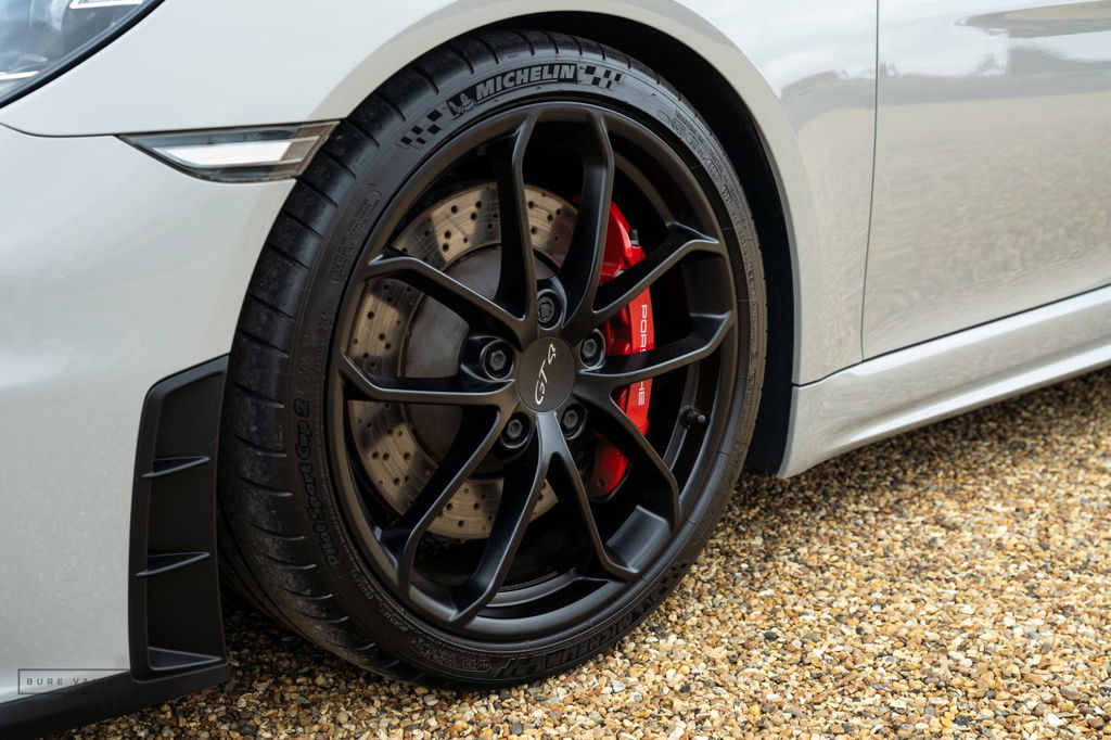 Porsche 718 Cayman GT4