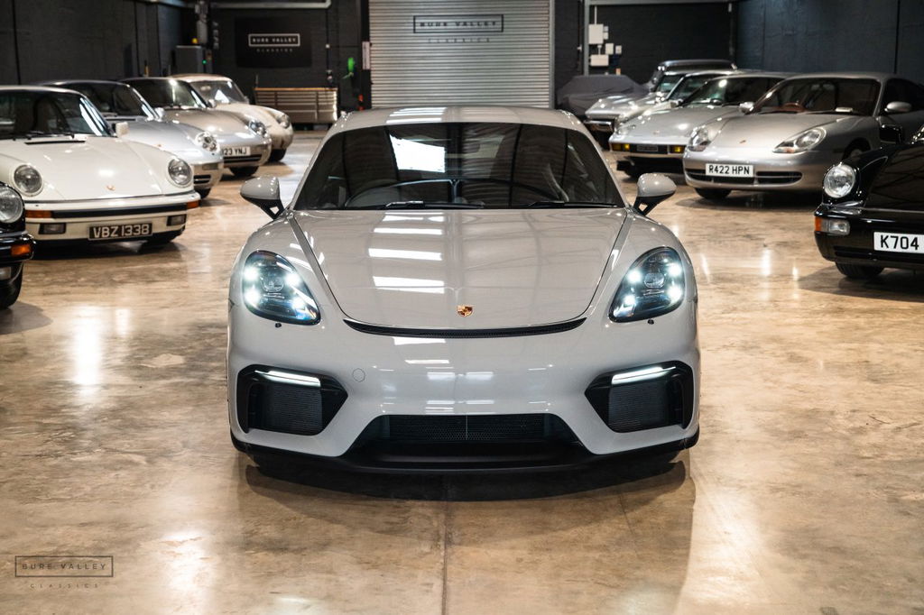 Porsche 718 Cayman GT4