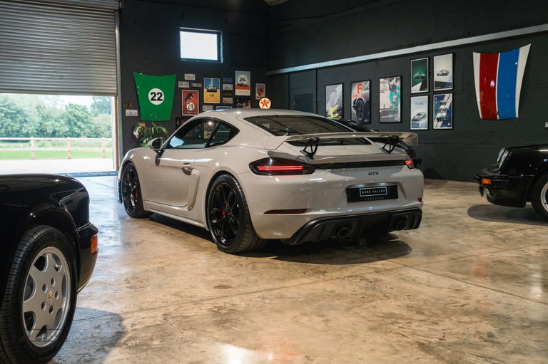 Porsche 718 Cayman GT4