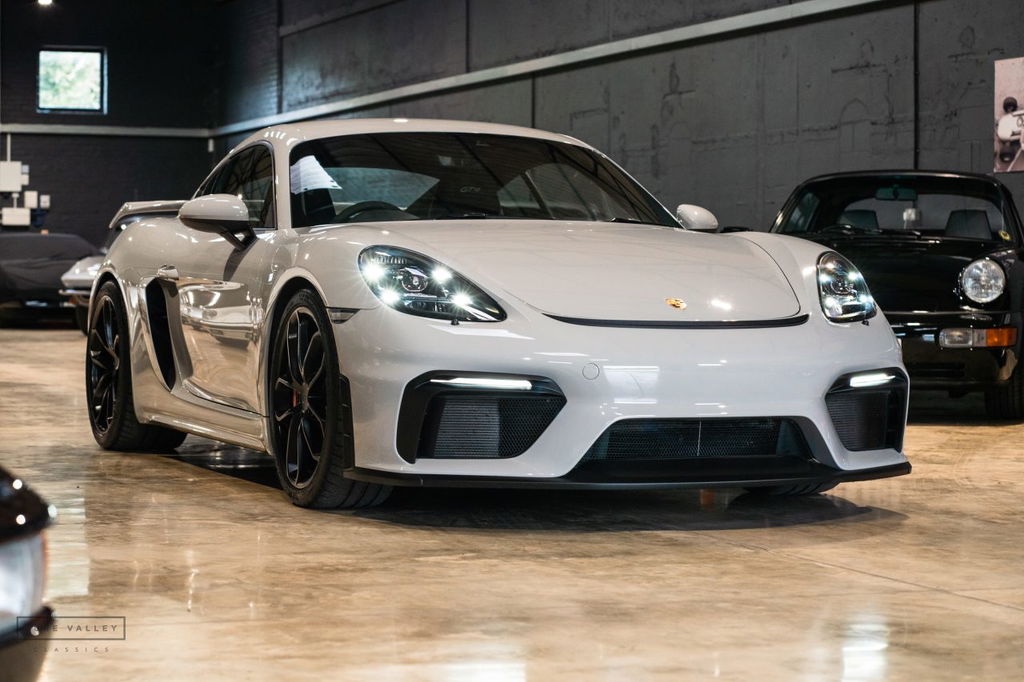 Porsche 718 Cayman GT4