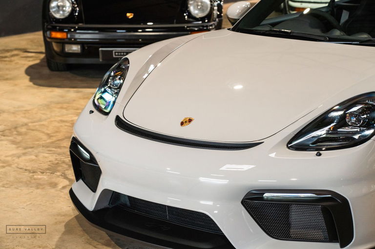 Porsche 718 Cayman GT4