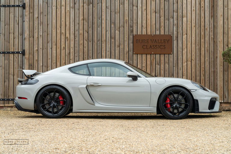 Porsche 718 Cayman GT4
