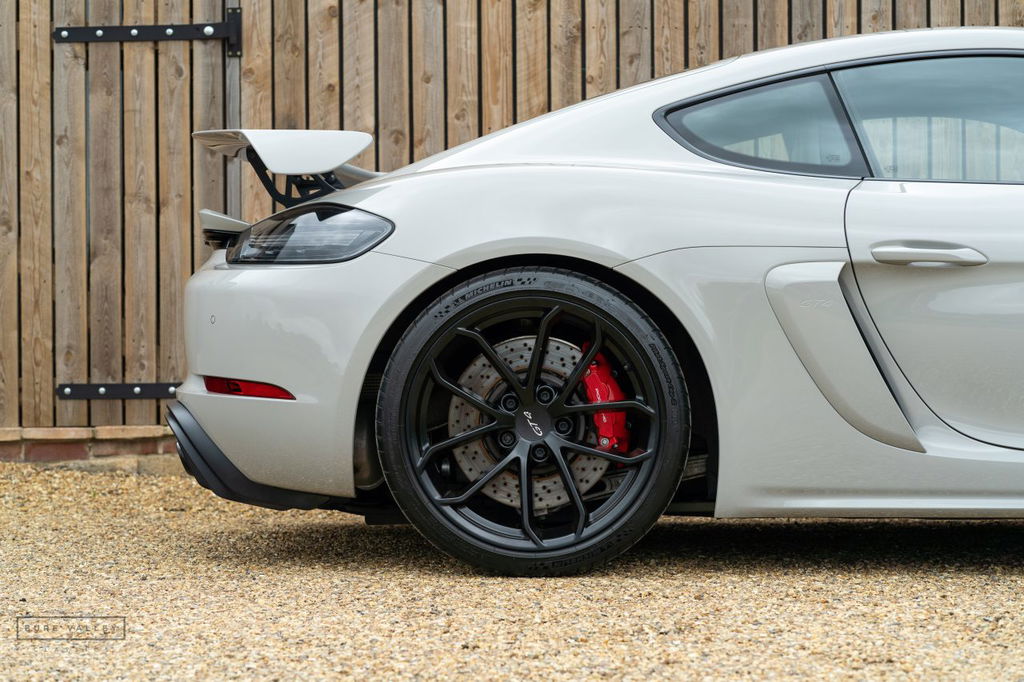 Porsche 718 Cayman GT4
