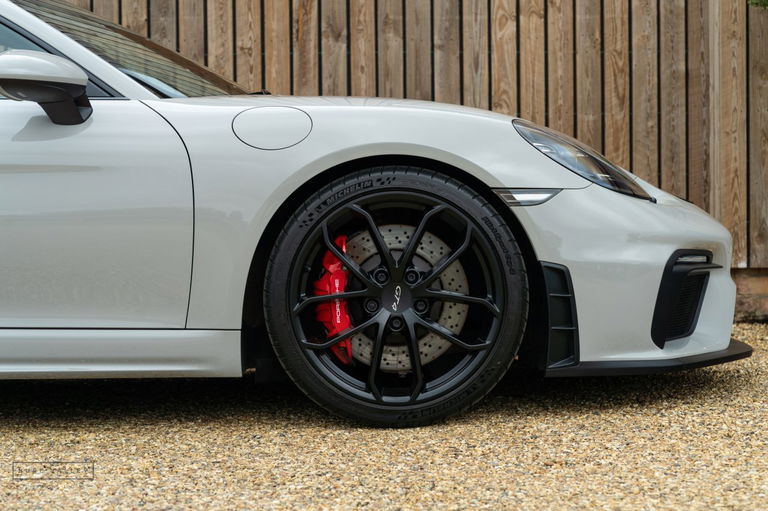 Porsche 718 Cayman GT4