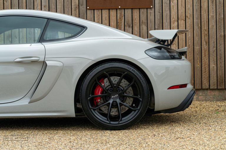 Porsche 718 Cayman GT4